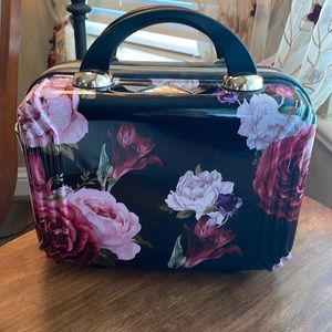 TRIFORCE Elite Performance Beauty Travel Bag